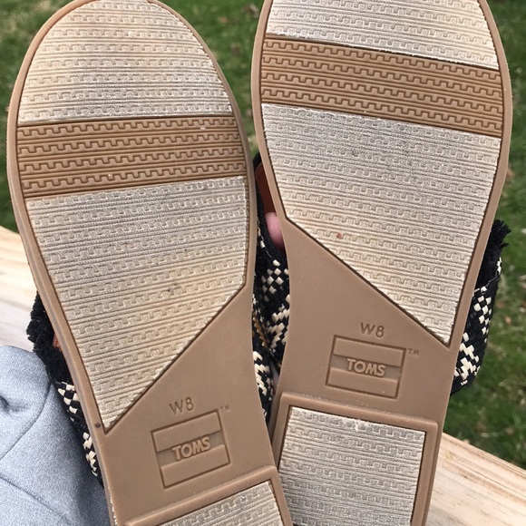 Toms Sandals like new used save for summer size 8 - Picture 2 of 3